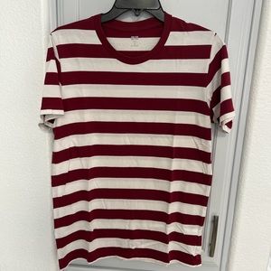 UNIQLO - Red / White Stripped Shirt
Size - M

#red #white #uniqlo